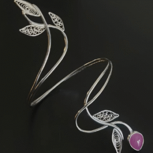 Сребрена алка со Македонск рубин